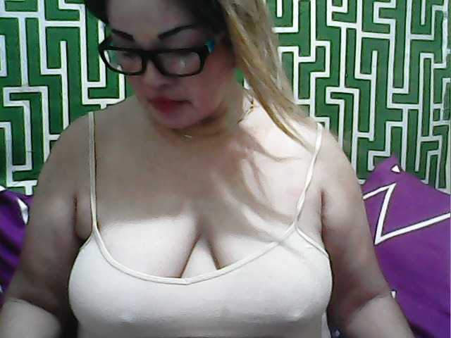 Foton Applepie69 hello welcome to my room please help me token boobs 20 plus pussy 30 ass 40 nakec 50 show play pussy 100