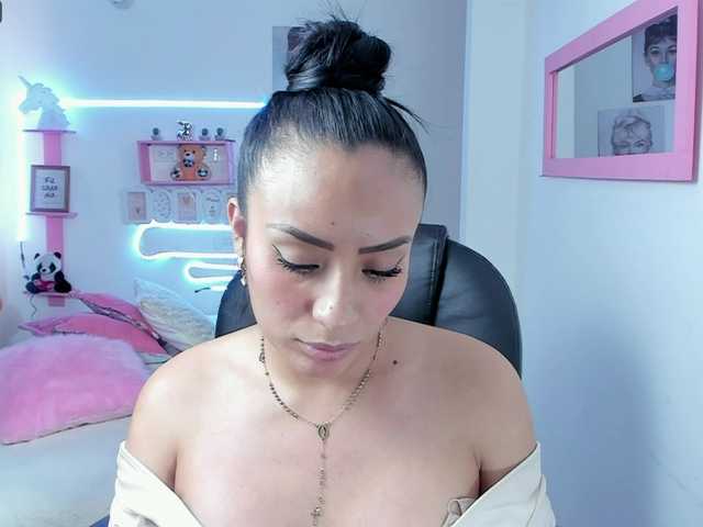 Foton paulinagalvis HEY GOOD DAY MAKE ME HAPPY LOVENSE ON MY FAVORIT NUMBER IS 77-88-100- 200 BROKE MY PUSSY AND MAKE ME VERY WET